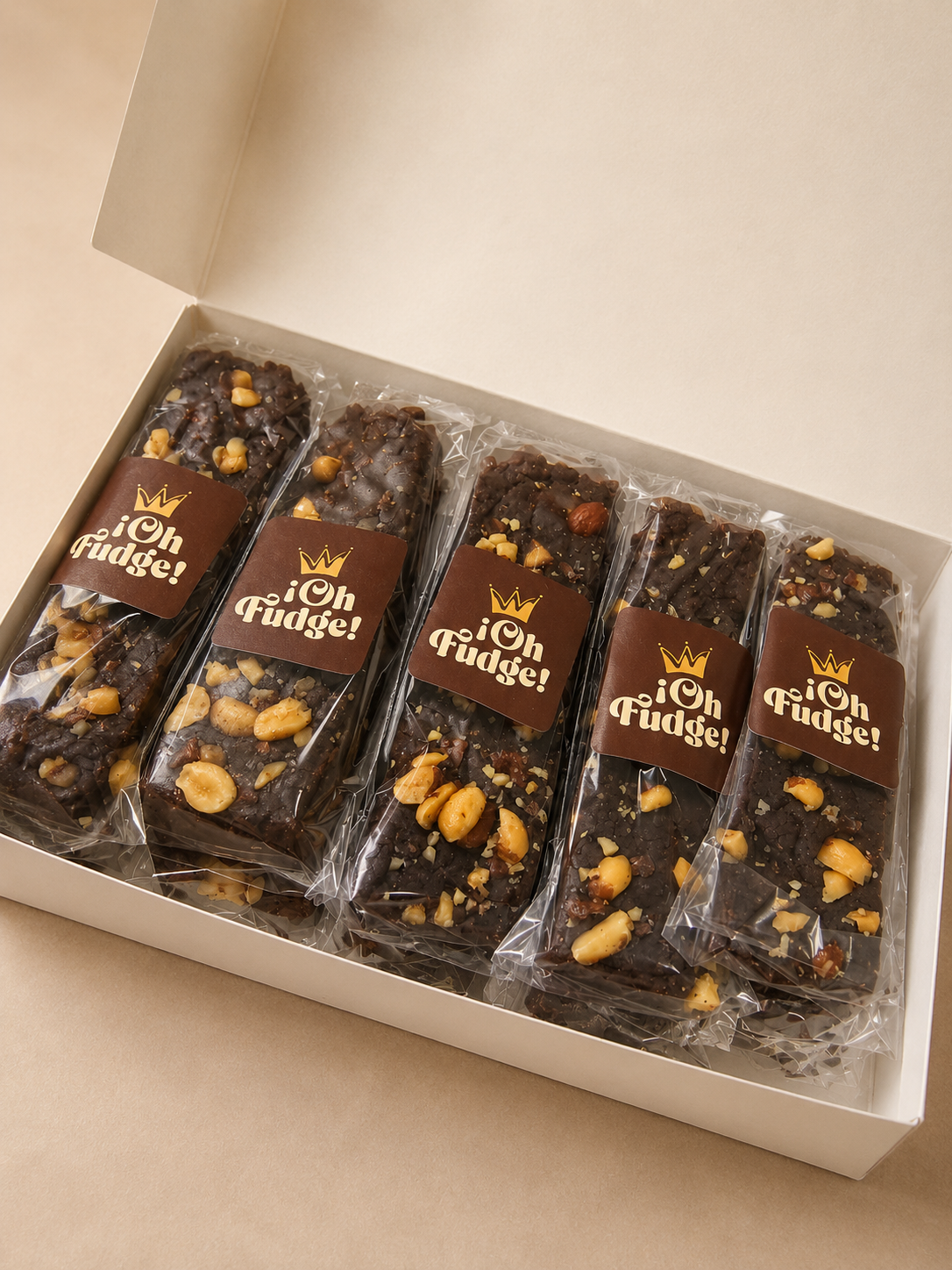 Caja de barras de brownie Oh Fudge con frutos secos